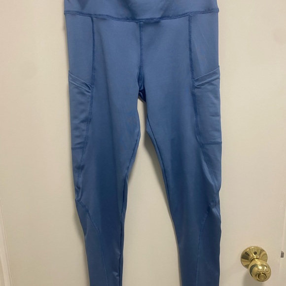 Workout leggings, size small with side pockets - Picture 2 of 5